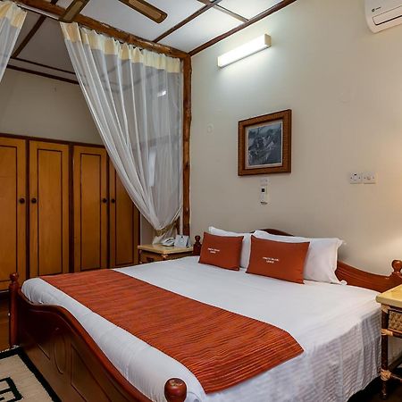 Mweya Safari Lodge Katwe Екстериор снимка