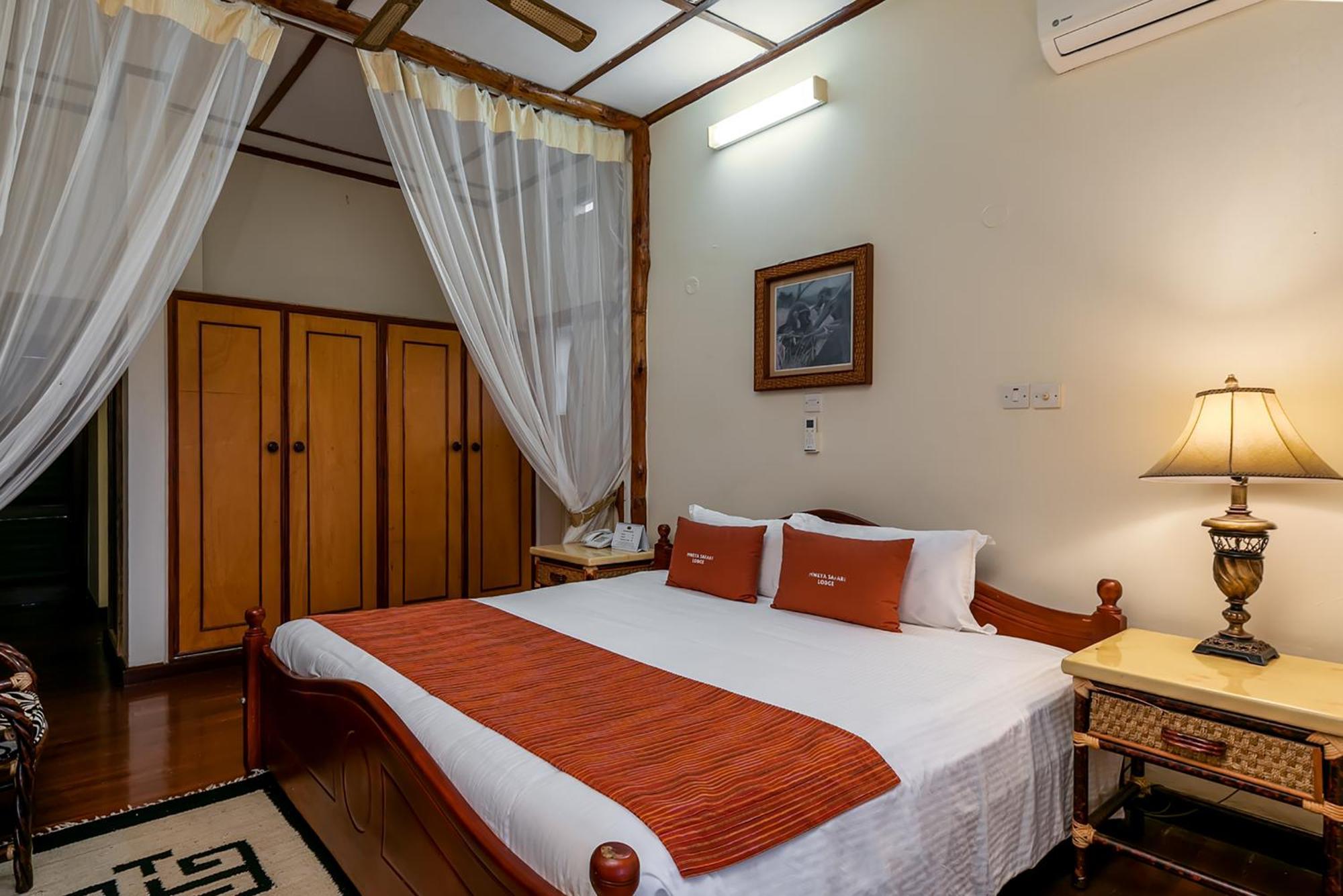 Mweya Safari Lodge Katwe Екстериор снимка